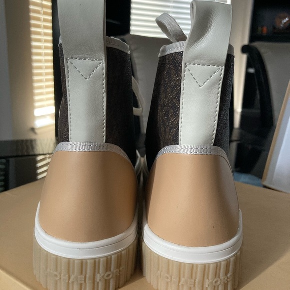 Michael Kors Gertie Studded High-Top  Size 9.5 - Picture 6 of 11